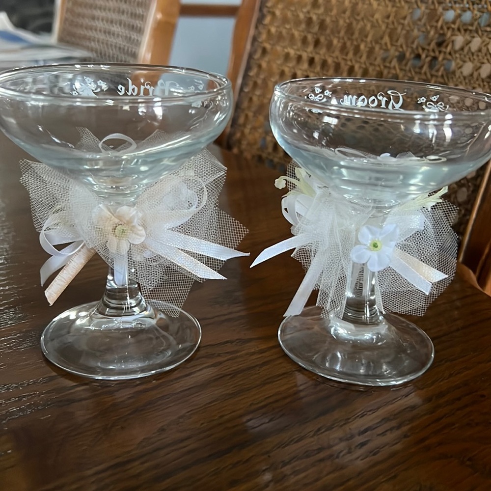 Wedding - Bride and Groom champagne glasses - Picture 2 of 4